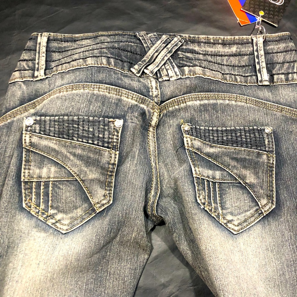 Brand new skinny jeans NWT. Size 7